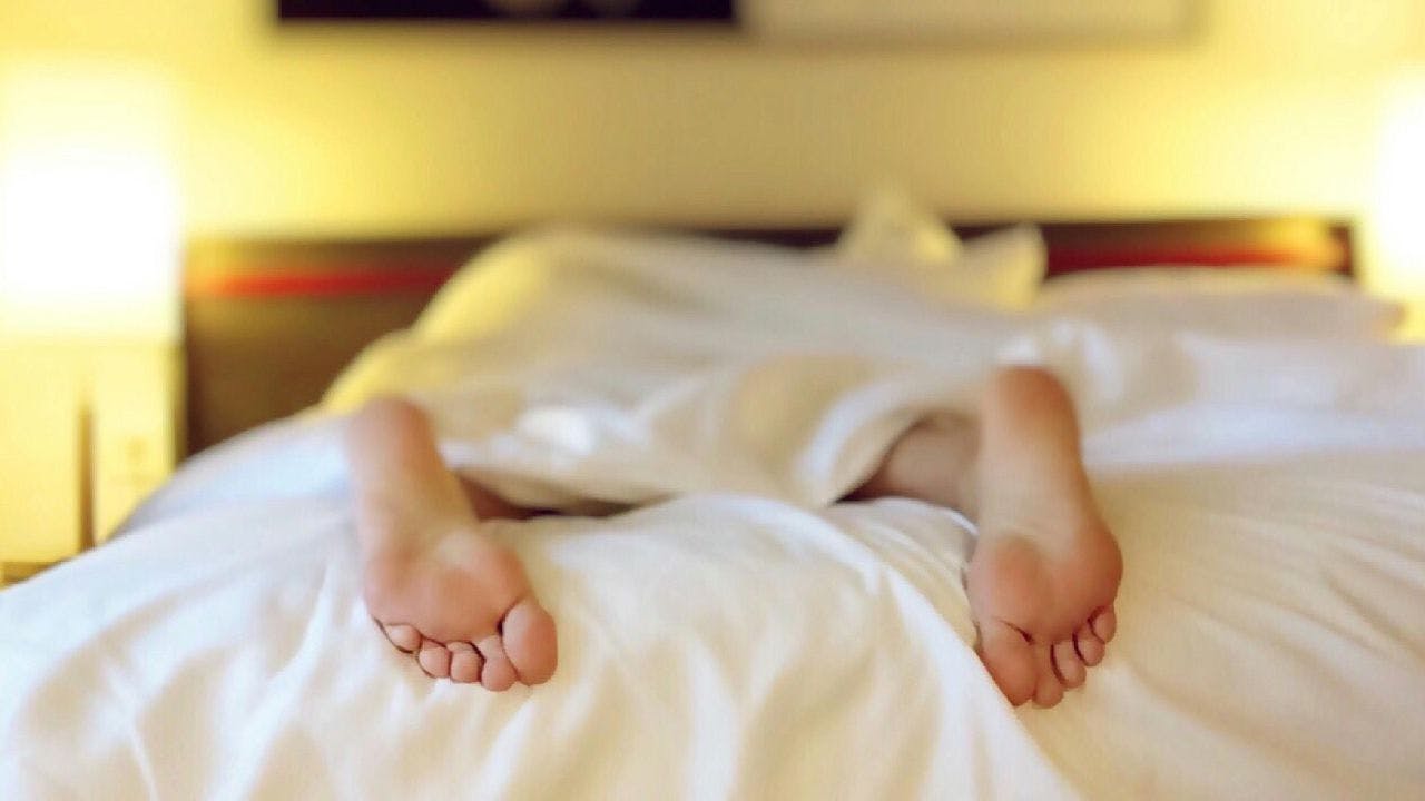  You Snooze, You Lose: How Sleep Impacts Weight Loss